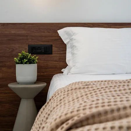 Almos ארגוסטולי