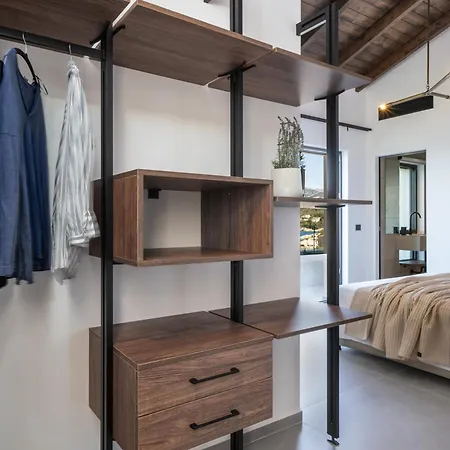 Almos ארגוסטולי