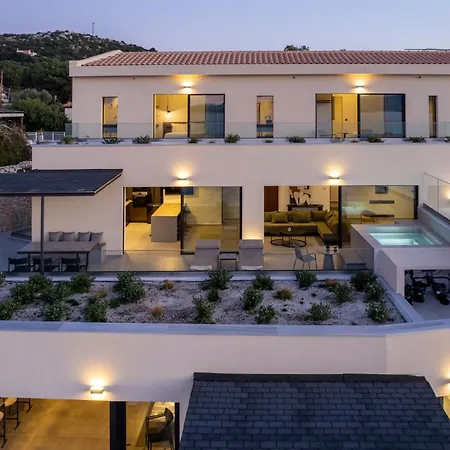 Almos * ארגוסטולי