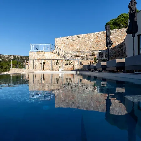 Almos Villa