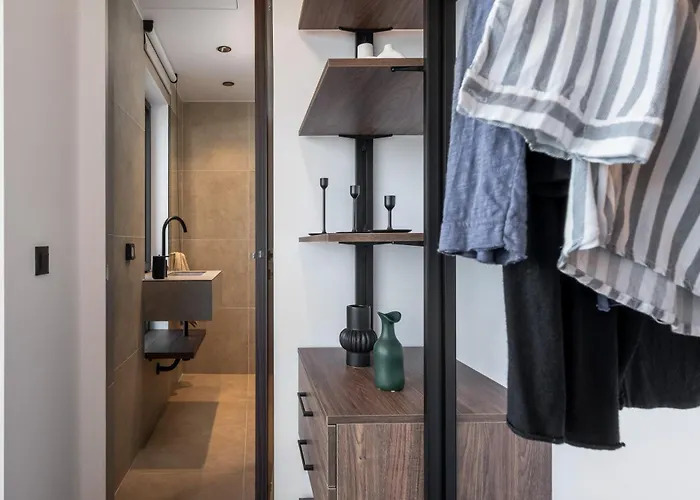 Almos ארגוסטולי