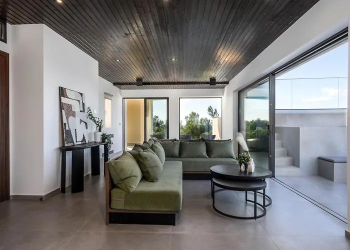 וילה Almos ארגוסטולי